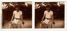 Portrait de Marie-Louise au vélo